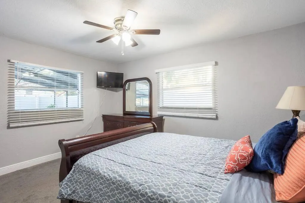 Entirehouse W/Bush Garden View_Private Heated Pool Villa Tampa